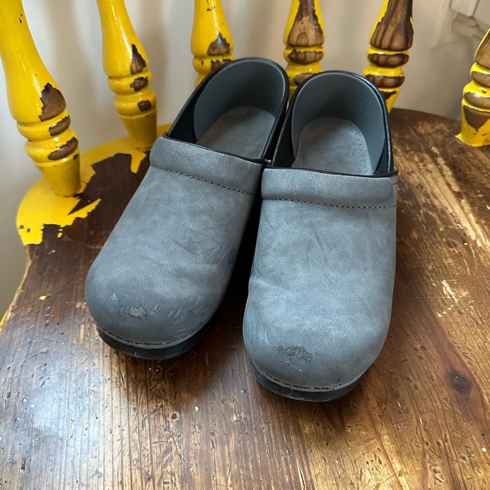 dansko • clogs dark grey suede